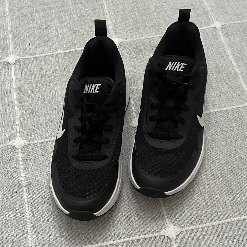 NIKE WOMENS Black and White Athletic Shoes